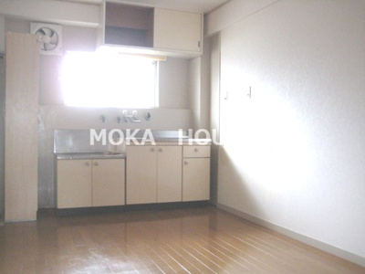 【キッチン】 | コーポかおり | コンパクトなキッチンで掃除もラクラク