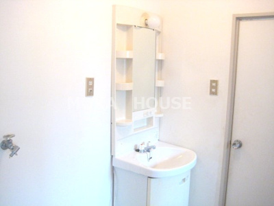 【独立洗面台】 | コーポかおり | 独立洗面台あり、毎朝おしゃれに忙しい女性の方におすすめです