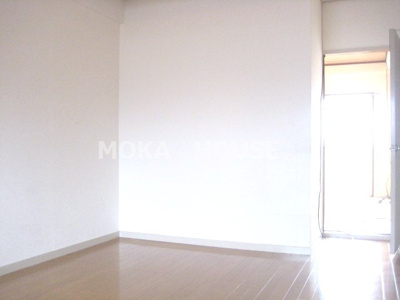 【居間・リビング】 | コーポかおり | 和室があれば、来客や子供用のスペースとして活躍します