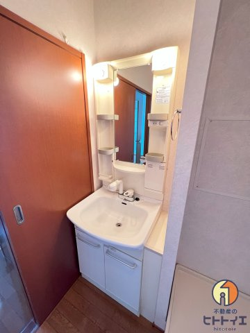 アクロス野町の独立洗面台|独立洗面化粧台が付いています