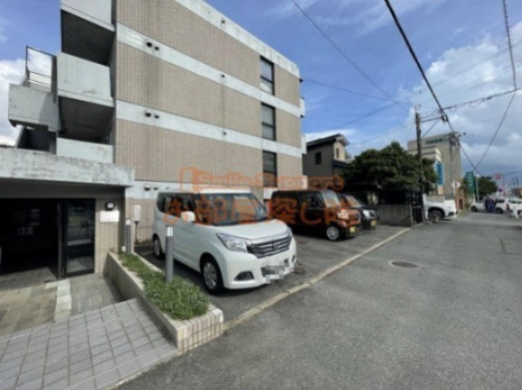 ジョグ六ツ門南の駐車場