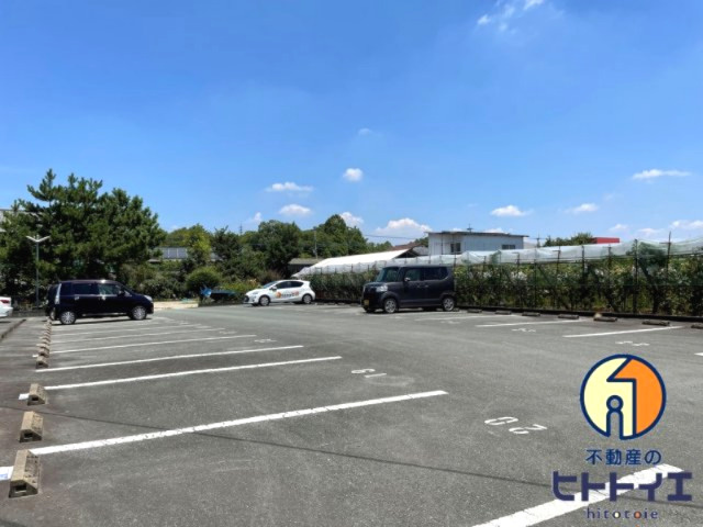 サンライフ市の玉の駐車場