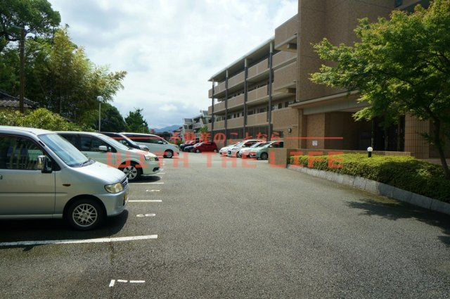 ステラコート参番館【キャッシュバック対象物件】の駐車場|カースペースがあります