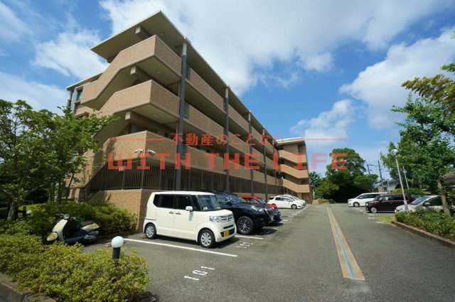 ステラコート参番館【キャッシュバック対象物件】の駐車場|駐車場完備です
