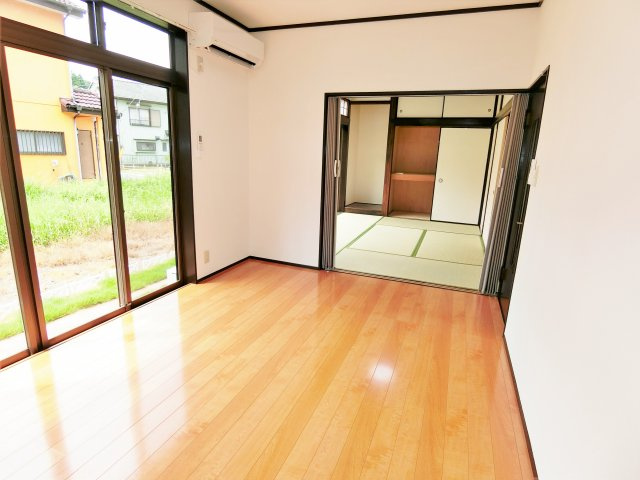 日向住宅の居間・リビング