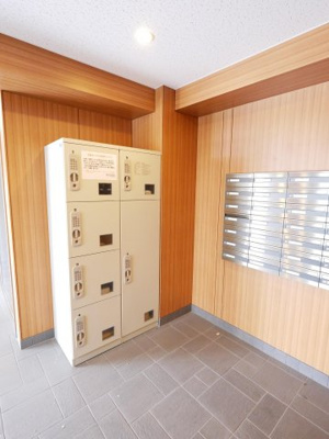 【エントランス】 | フラッティ円町北 | 宅配ボックスあり