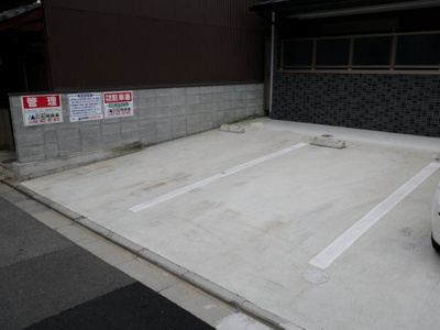 【駐車場】 | フラッティ千本今出川ガレージ | 敷地内契約駐車場