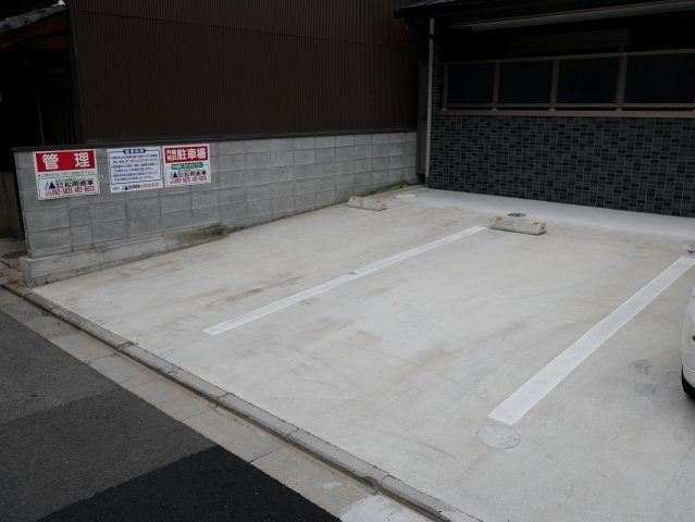 【駐車場】 | フラッティ千本今出川ガレージ | 敷地内契約駐車場