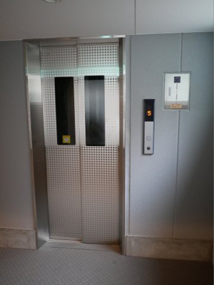 【エントランス】 | フラッティ千本今出川ガレージ | エレベーター