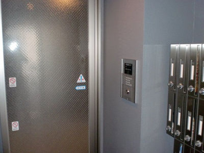 【エントランス】 | フラッティ龍大前