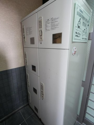 【エントランス】 | フラッティ堀川高辻 | 宅配ボックス