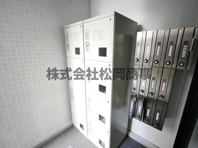 【エントランス】 | フラッティ上七軒 | 宅配ボックス