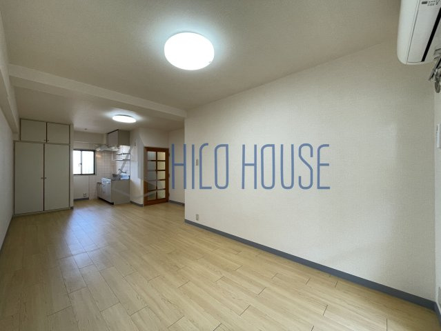 ティーワイパレスの居間・リビング