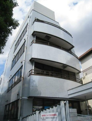 【外観】 | TSビル | 鉄骨鉄筋コンクリート造のがっちりとした建物。