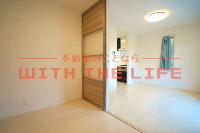 D-room F京町【10，000円キャッシュバック対象物件】の洋室|明るい洋室です