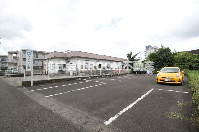 ダウンタウン益吉の駐車場|車をお持ちの方に嬉しい駐車場付きの物件です