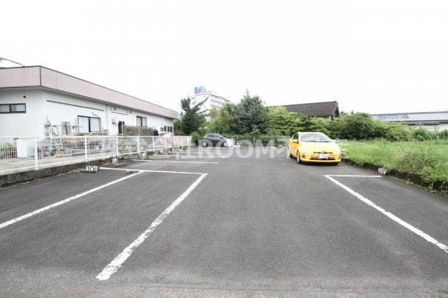 ダウンタウン益吉の駐車場