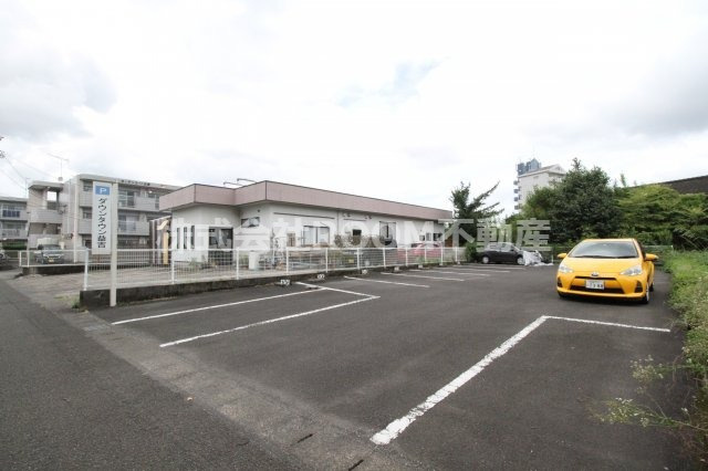 ダウンタウン益吉の駐車場