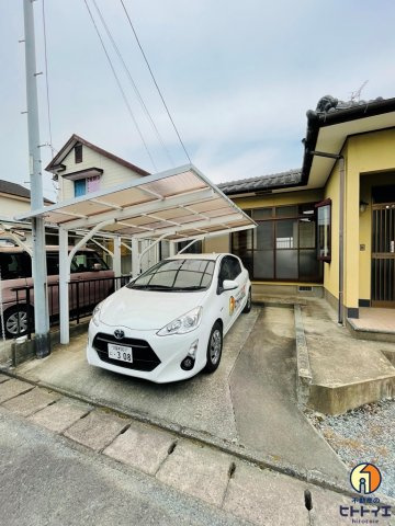 綾戸貸家の駐車場