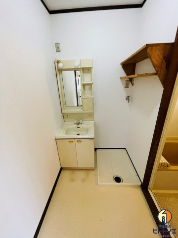 綾戸貸家の洗面所