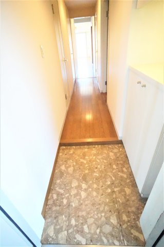 幕張本郷パレスェードの玄関|ゆったり過ごせる居間です