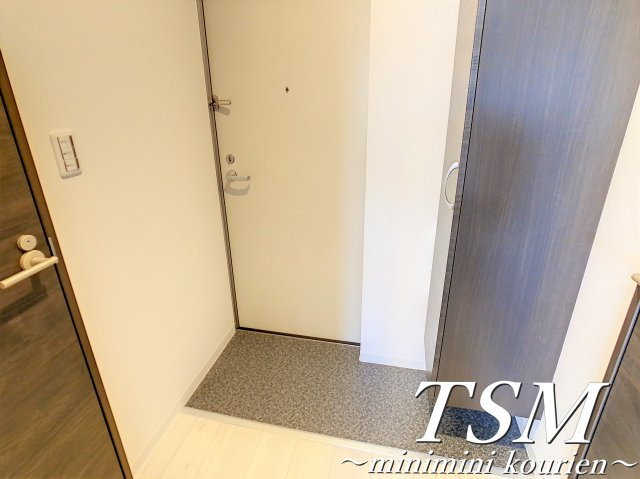 プレジール萱島の玄関|シューズボックス付きの玄関