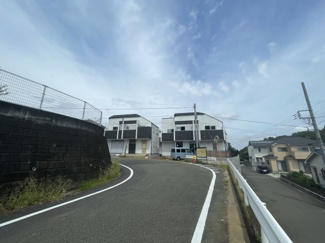 【前面道路含む現地写真】