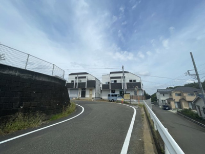 【前面道路含む現地写真】 | 日野市程久保１丁目新築戸建て１０棟　８号棟