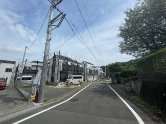 【前面道路含む現地写真】