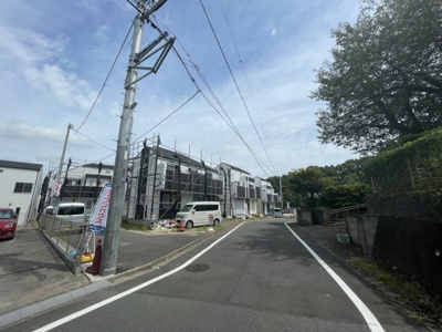 【前面道路含む現地写真】 | 日野市程久保１丁目新築戸建て１０棟　８号棟
