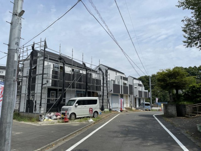 【前面道路含む現地写真】 | 日野市程久保１丁目新築戸建て１０棟　８号棟