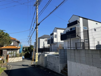 【前面道路含む現地写真】