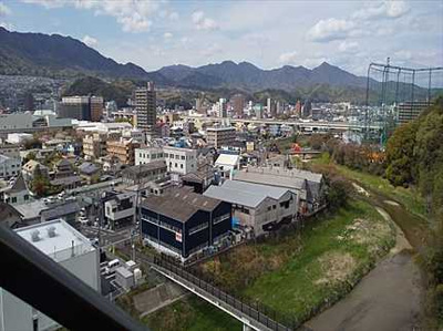 【展望】 | ダイアパレス皆賀 | 【2021年7月リフォーム工事終了】
物件の陽当りや通風・仕様設備や
お部屋の大きさの比較、状態など、
資料には掲載していない情報がたくさんあります。
ぜひ現地を見られる事をお勧めいたします！