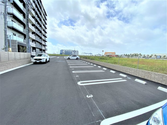 コントレイルりんくう常滑の駐車場