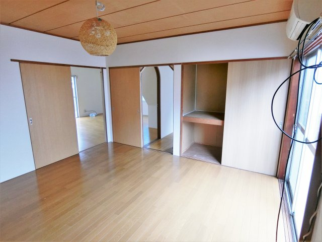秋庭貸家の洋室