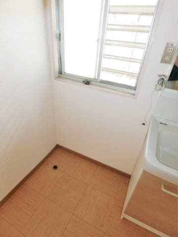 秋庭貸家の洗面所|室内洗濯機置き場