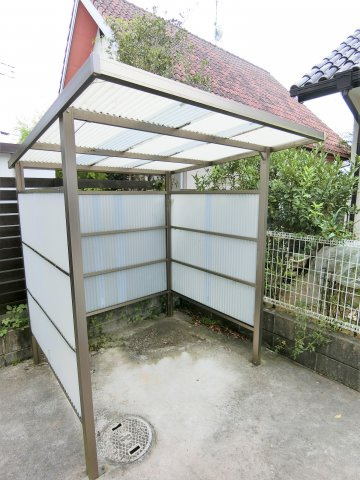 秋庭貸家の庭|駐輪場