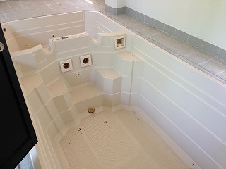 【浴室】 | ジャグジー付き　ゆったりと入浴をお楽しみ頂けます。