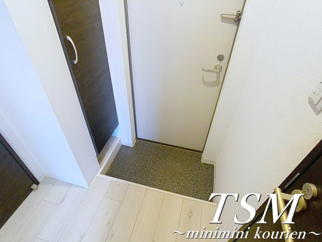 アッサンブレの玄関