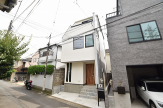 【外観】 | 白を基調とした清潔感ある新築戸建！完成済みご内覧可能です。