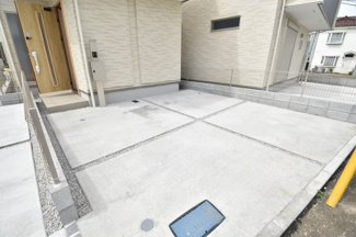 【駐車場】 | 現地見学や資料請求などお気軽にお問合わせ下さい。
周辺環境とあわせて現地ご案内致します。