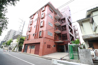 【外観】 | 地下鉄、京急線、根岸線の3路線が利用出来る好立地に建つマンション外観です。
