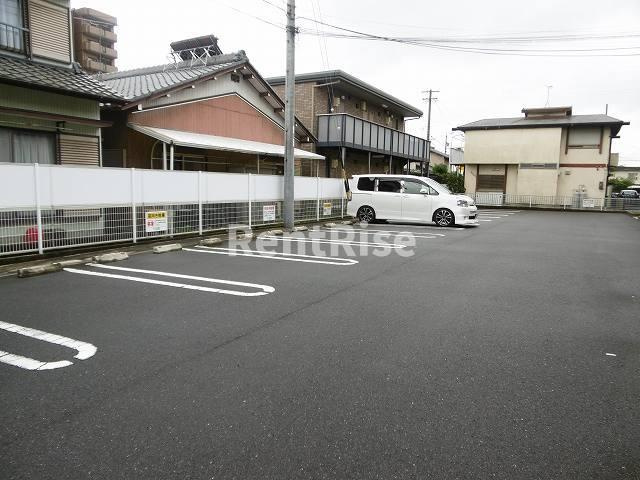 カトルセゾンＡの駐車場