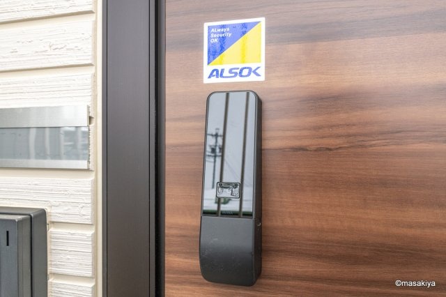 プレジール高田のエントランス