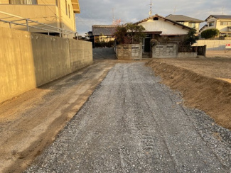 【前面道路含む現地写真】