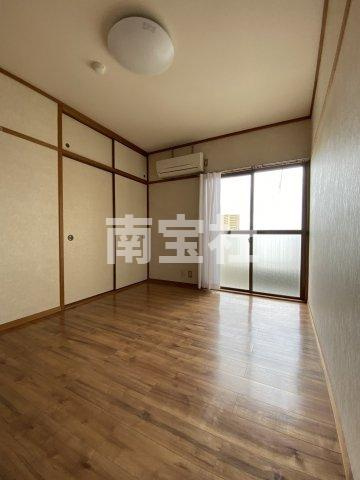 【居間・リビング】 | 洋間６畳☆エアコン付き