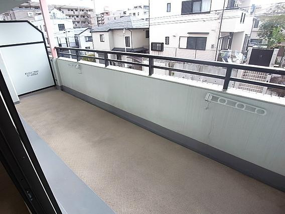 プラスワン芦屋のバルコニー