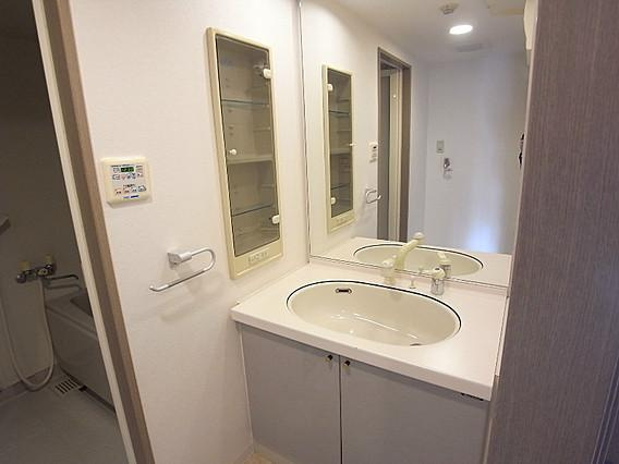 プラスワン芦屋の洗面所
