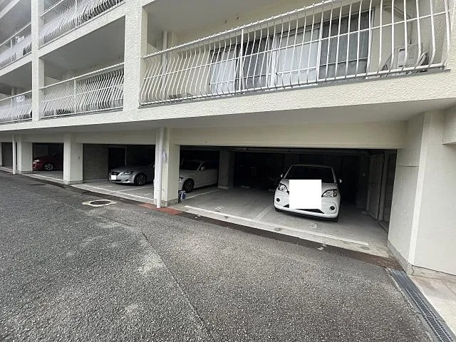 メゾンクレオの駐車場
