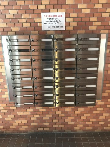ロマネスク奈良屋のエントランス